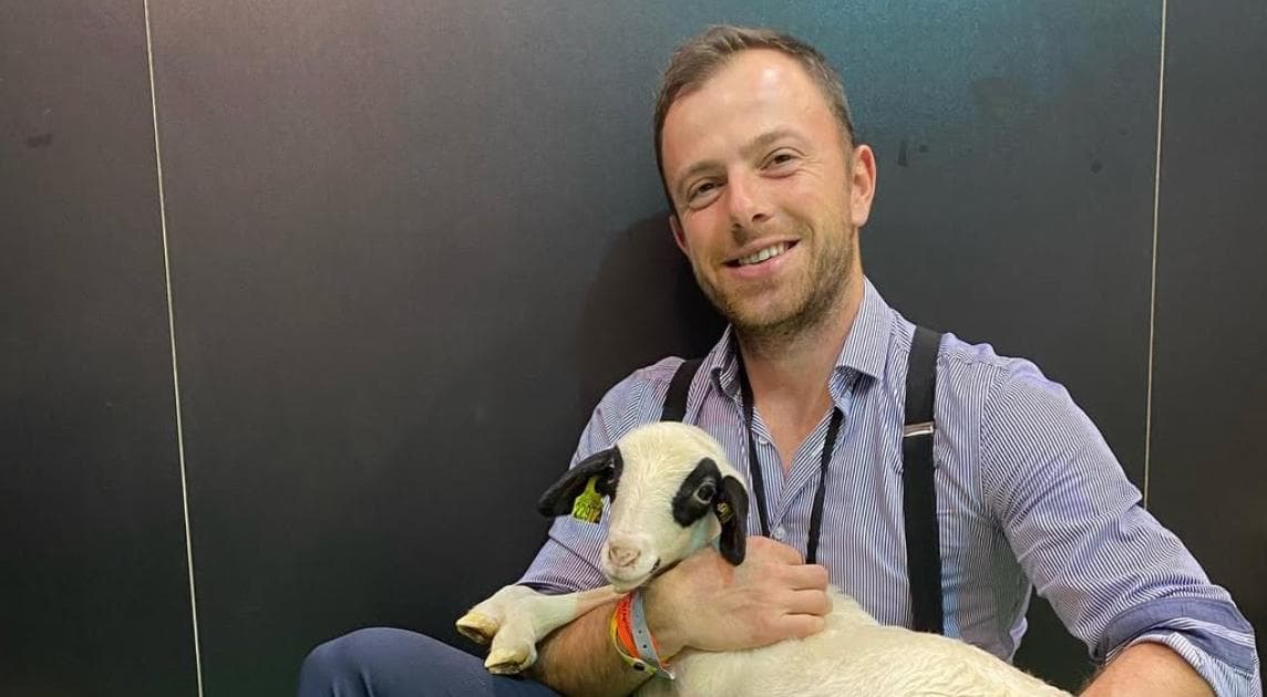 Ludovic de L'amour est dans le pré rompt le silence