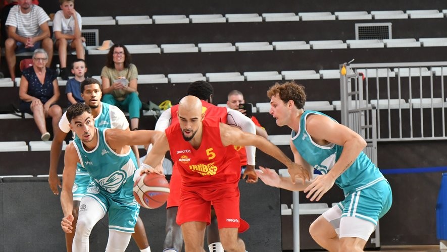 Basket-ball : L'Union Tarbes-Lourdes impressionne face à l'Élan béarnais malgré la défaite