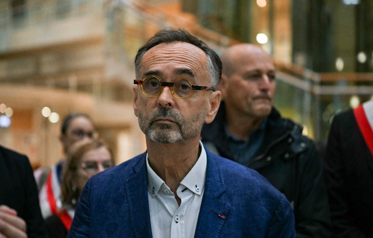 Mariage sous OQTF : Robert Ménard assume son refus devant la justice française