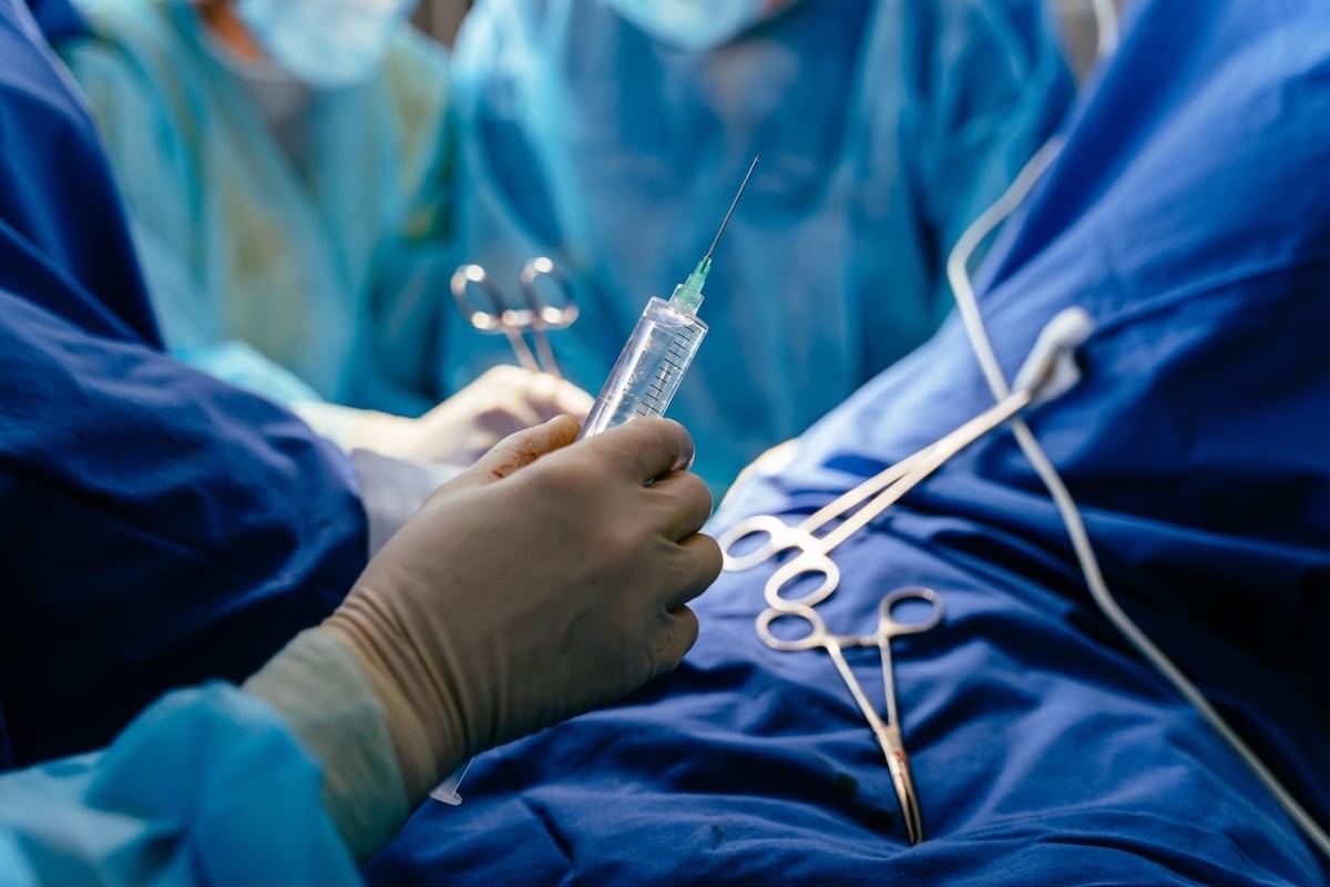 Drame à Bangkok : un influenceur meurt après une injection esthétique, un chirurgien met en garde