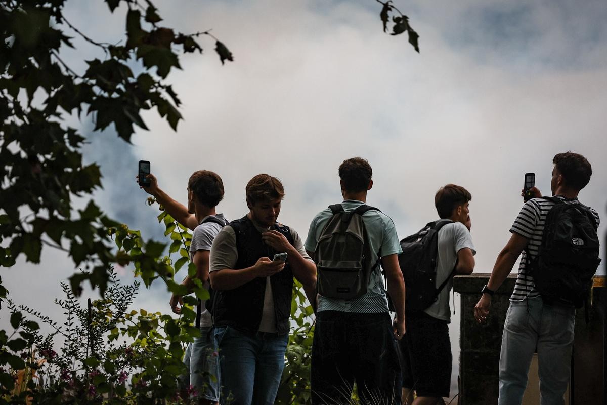 Blocus des lycées en France : le gouvernement accuse LFI, Mélenchon prône la non-violence